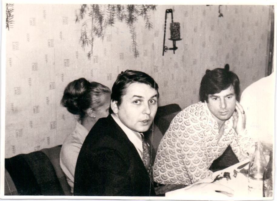 Слева Володя-Бегемот, справа Валерий Харламов. Год 1975, в квартире у Владимира на улице Комсомола. По мнению нашего собеседника, узнать его могут лишь усопшие.